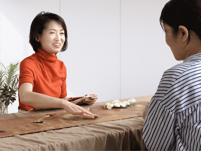 女性経営者の悩み相談・花読み　実際にこんなお声もいただいています──   「相談って“決めてもらうこと”でも、“弱さを見せること”でもないんですね。   むしろ、自分の強さをもう一度信じるきっかけになりました」